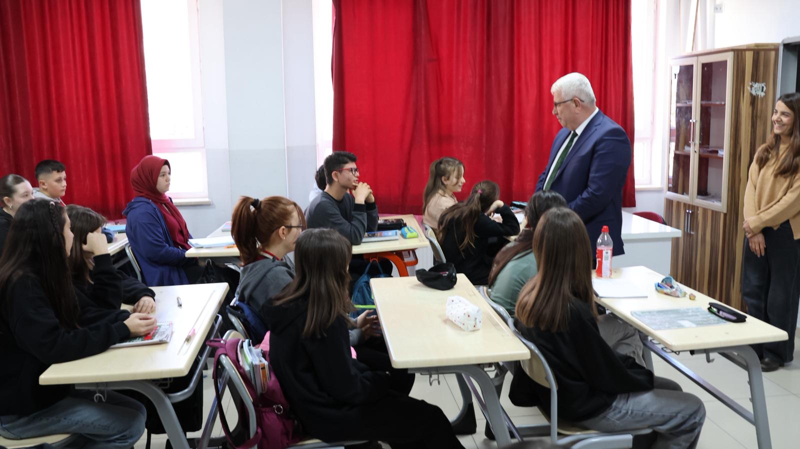 İl Millî Eğitim Müdürü Yusuf Yazıcı'nın Bugünkü Durağı Şehit Semih Turgut Ortaokulu Oldu